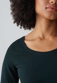 OPUS SLIM FIT ROUND NECK - T-shirt basic - emerald
