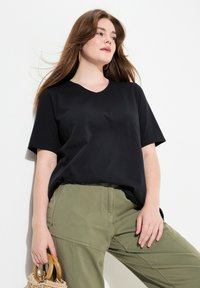Ulla Popken GRANDES TAILLES - Jednoduché tričko - stone gray