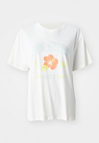 T-shirt en coton blanc avec un imprimé graphique de fleurs tropicales en orange et jaune, et le texte "SUN KISSED 1990 Roxy."