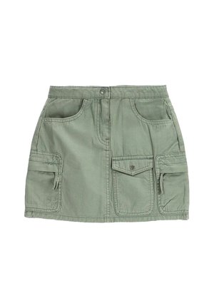 Zielona bawełniana spódnica z dwiema bocznymi kieszeniami i dwiema przednimi kieszeniami cargo, z zapięciem na guzik i swobodnym, użytkowym stylem.