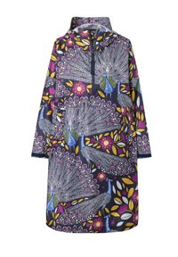 Manteau résistant à l'eau ornée d'un motif de paon et de fleurs aux couleurs vives sur un fond sombre. Capuche avec un design à zip quart.