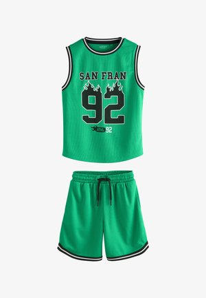 Grøn sportstop uden ærmer og shorts med sort og hvid kant, med teksten "San Fran 92" og flammedesign på toppen.
