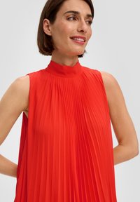s.Oliver BLACK LABEL Robe de jour - preiselbeere