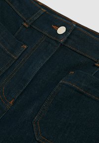 Reiss SAKURA PATCH POCKET - Vaqueros a campana - dark blue
