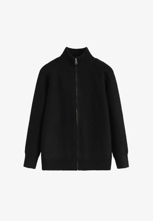 Pull en maille noir zippé avec des manches longues et un col haut, exposé à plat sur un fond blanc.