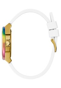 Goldfarbene Uhr mit einem Regenbogenlünette, weißem Silikonuhrband und einem strukturierten Gehäuse. Sie hat eine runde Form und einen Standardverschluss.