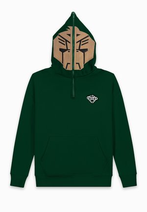 Dunkelgrüner Hoodie mit Fronttasche, halbem Reißverschluss an der Kapuze mit braun-schwarzem, stilisiertem Löwengesicht auf Kapuze und Brustpatch.