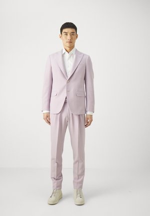 Light lavender suit with a single-breasted jacket and tailored pants. Paired with a white shirt and cream sneakers, featuring a smooth texture.