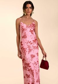 THE-ARE Maxikleid - pink