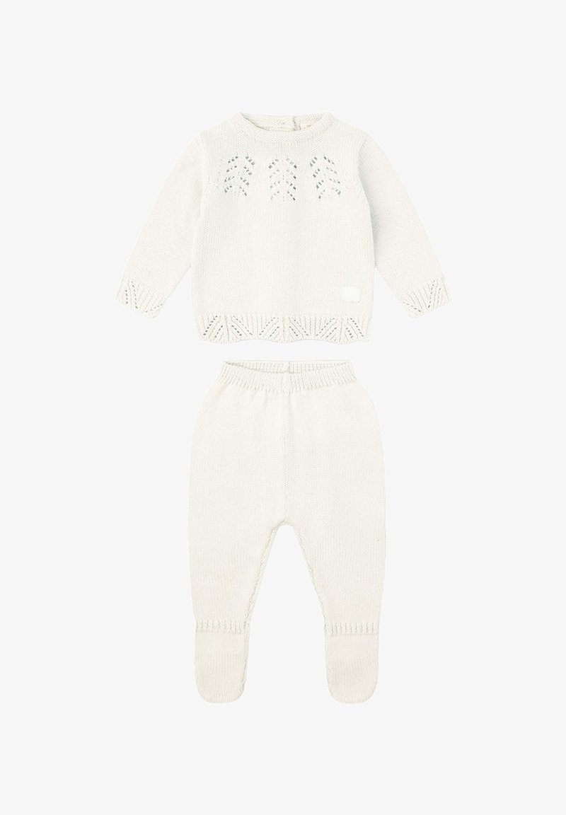Conjunto para bebé de suéter tejido color crema y pantalones con pies, con detalles de encaje con patrón de hojas en los puños y el dobladillo.