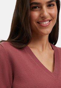 FALKE Strickpullover - winterrose