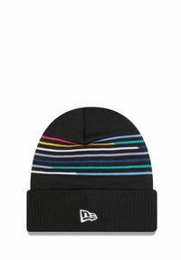 Berretto di maglia nero con risvolto, caratterizzato da strisce orizzontali colorate in rosa, blu, giallo e bianco, e un piccolo logo bianco sul lato.