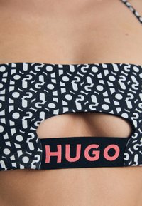 HUGO MONOGRAM BANDEAU - Bikinitopp - open white