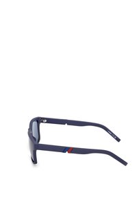 Laivastonsinisiä aurinkolaseja, joissa on suorakulmainen kehys, ja temppeleissä on sinisiä ja punaisia yksityiskohtia. Peililinssit, joissa on tyylikäs, mattapintainen viimeistely.