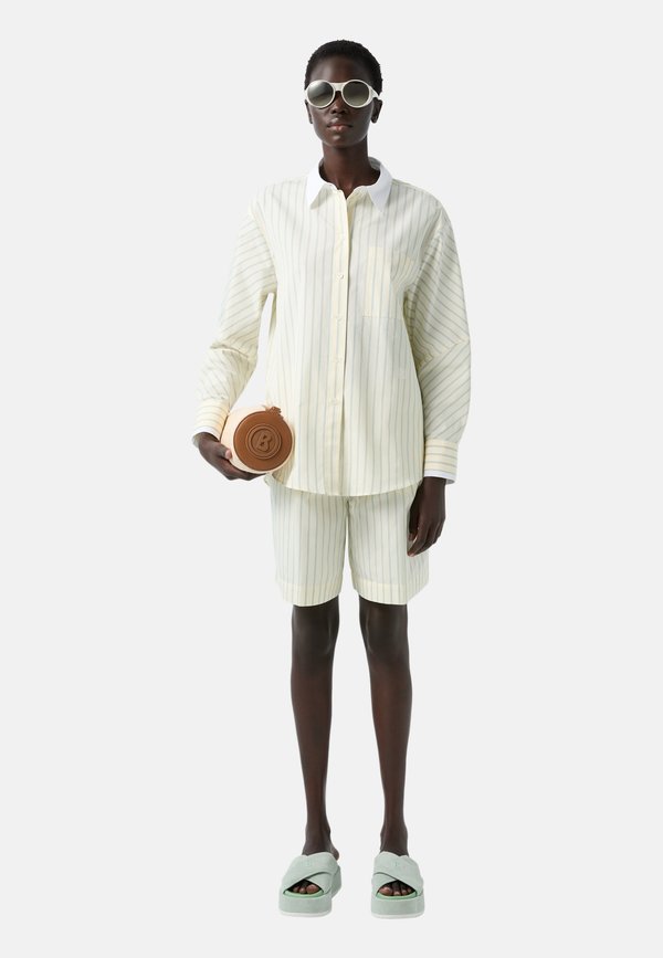 BERMUDAS HOPE - Shorts - vanille