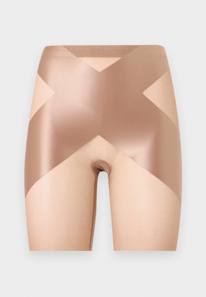 Beige en lichtbruine naadloze corrigerende shorts met een X-vormig ontwerp aan de voorkant, die tot halverwege het dijbeen reiken.