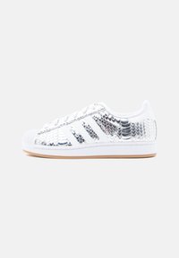 Selectat, silver-coloured metallic/footwear white/grey two