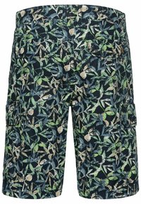 Cargo-Shorts mit einem dunkelblauen Hintergrund, der ein mehrfarbiges Blättermuster in Grün, Beige und Blau aufweist. Sie verfügen über Seitentaschen und einen strukturierten Stoff.