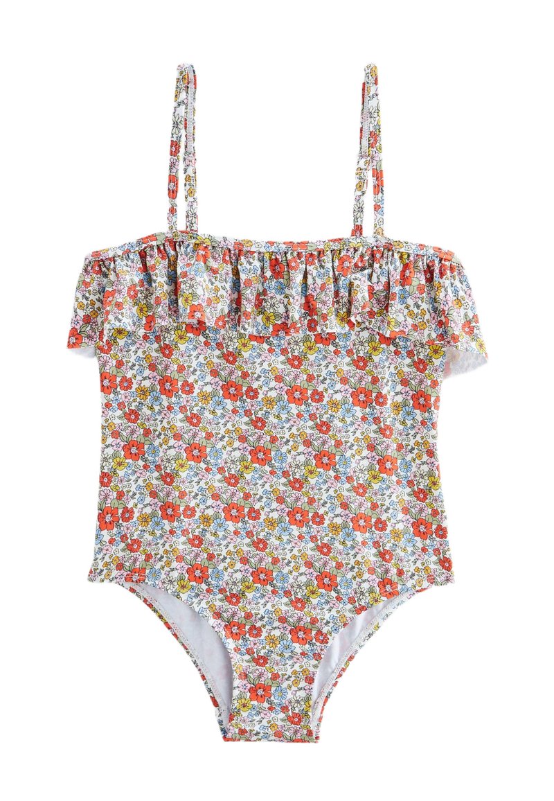 Maillot de bain une pièce floral avec encolure à volant épaules dénudées. Présente des fleurs rouges, bleues et jaunes vives sur un fond blanc.