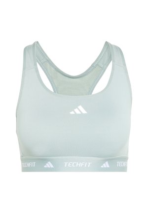 Top sportivo verde chiaro con una texture morbida e liscia, caratterizzato da un design a rete sulla schiena e dal logo TECHFIT bianco sulla fascia.