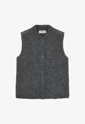 Grijze gebreide mouwloze vest met een v-hals, gestructureerde stof en zes zwarte knopen aan de voorkant. Eenvoudig ontwerp, geen patronen of accenten.