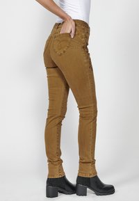 Koroshi Slimfit džínsy - ocre ochre