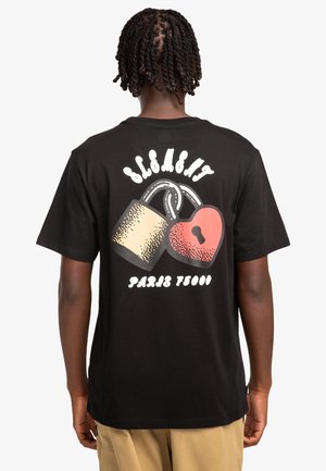 LOVERS LOCK - A MANICHE CORTE  - Camiseta estampada - fbk