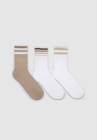 Tre paia di calzini: uno beige uni, uno bianco uni e uno bianco con strisce marroni e beige sulla parte superiore. Materiale in cotone, lunghezza alla caviglia.