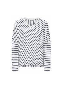 Maglione bianco a V con strisce diagonali ondulate blu navy sul corpo e strisce orizzontali sulle maniche, con maniche lunghe e tessuto texturizzato.