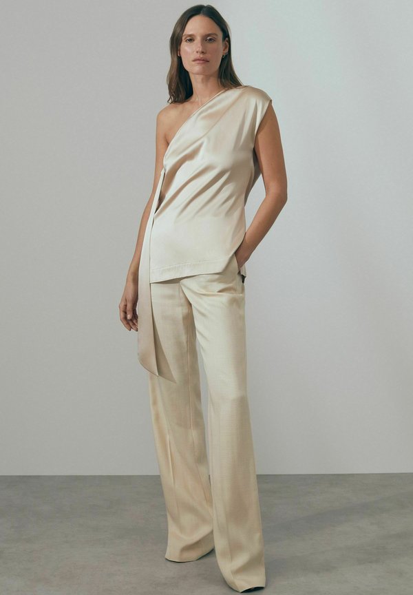 REGULAR FIT - ETTA ATELIER ONE-SHOULDER DRAPE BACK - Top - blush