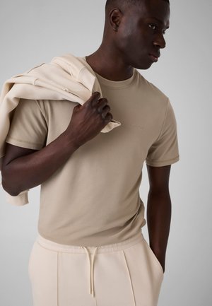 Guess, BESTICKTES LOGO-T-SHIRT - Osnovna majica kratkih rukava - beige