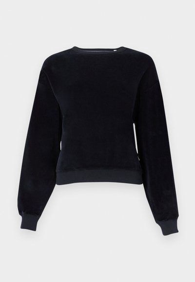 Μαύρο κοντό φούτερ από μαλακό ύφασμα, με μακριά μανίκια, στρογγυλή λαιμόκοψη και ριμπ μανσέτες στο τελείωμα και στους καρπούς.