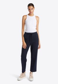 Rich & Royal JACQUARD  MIT STREIFEN - Trainingsbroek - midnight blue