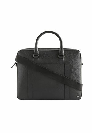 Sac à ordinateur portable en cuir noir avec une finition texturée, deux poignées supérieures et une bandoulière réglable. Présente des détails sur le panneau avant et arrière.