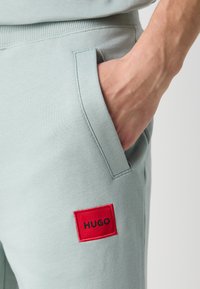 HUGO DOAK - Tepláky - open grey
