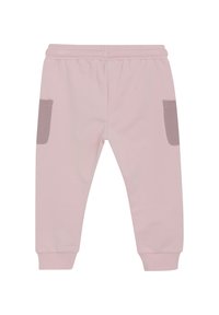 Ljust rosa bomullssvetbyxor med en mjuk textur, som har sidofickor i en kontrasterande grå tyg och elastiska mudd.