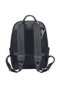 Zwarte rugzak van textuurstof, met een gewatteerde achterkant en verstelbare schouderbanden. Beschikt over een handvat bovenaan en contrasterende hardwaredetails.