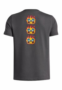 Grijze t-shirt met korte mouwen met drie gestileerde logo's met vlammen, gedrukt op de achterkant in blauw, geel en rood. Soepele katoenstructuur.
