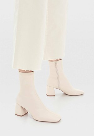 Stradivarius, Bottines - off-white