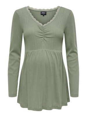 Žalia ilgomis rankovėmis palaidinė su V formos iškirpte ir banguotu nėrinių apvadu. Turi vertikalią rievėtą tekstūrą ir rauktus detalės po krūtine.