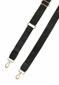 Czarny materiałowy pasek na ramię z złotym metalowym okuciem, posiadający dwa karabińczyki i regulowaną długość, oferujący elegancki i trwały design.