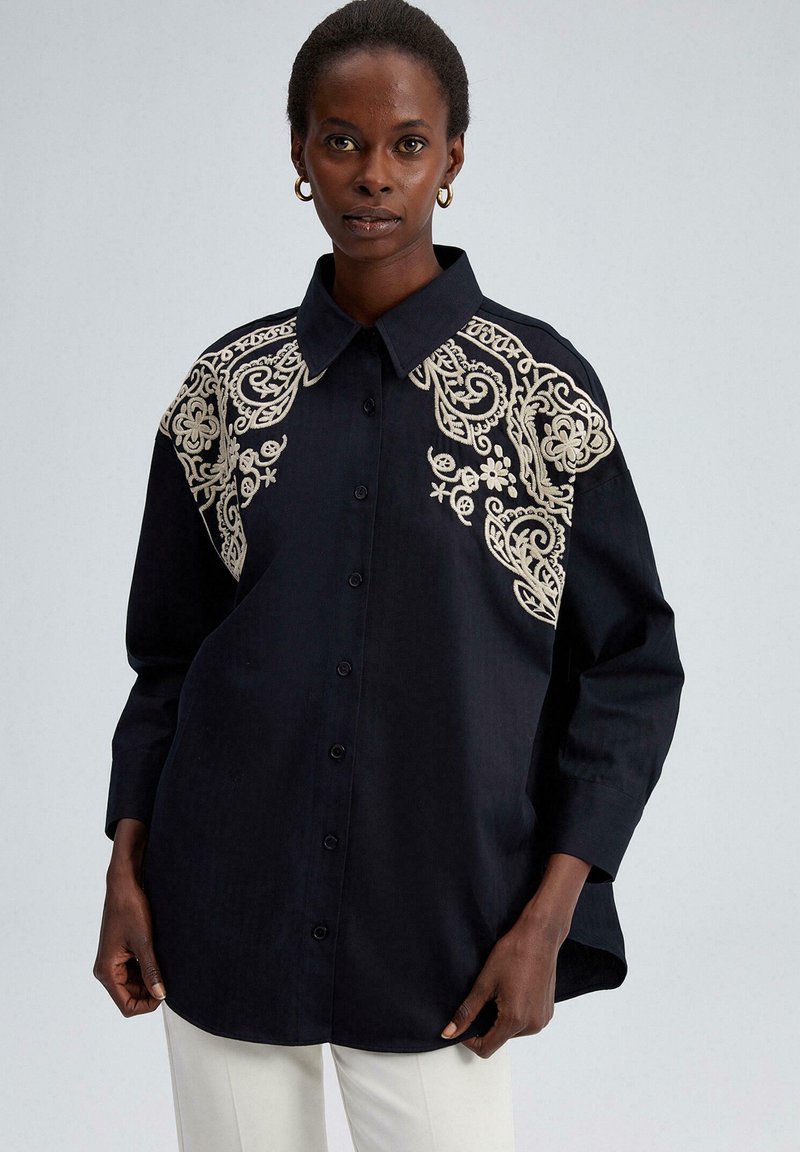Touché Privé EMBROIDERED FRONT - Camicia - black