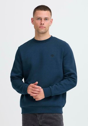 Mörkblå sweatshirt i en bomullsblandning, med rund halsringning, ribbade ärmslut och nederkant, samt en liten logotyp på bröstet.