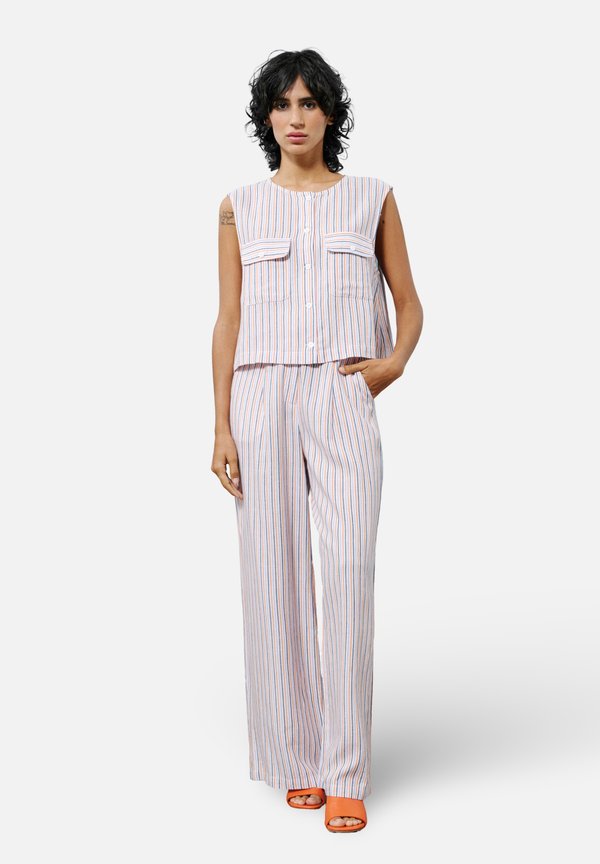 NILANI - Weste - orange