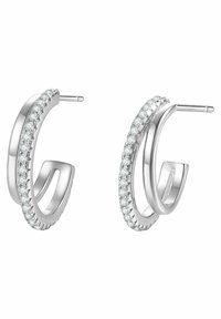 Boucles d'oreilles en argent en forme de créoles avec un design texturé et une rangée de petites pierres claires le long du bord extérieur. Fini lisse et poli.