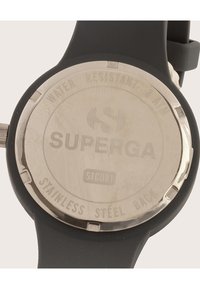 Orologio in silicone nero con retro in acciaio inossidabile, contrassegnato "SUPERGA", resistente all'acqua fino a 3 ATM, caratterizzato da un design minimalista.