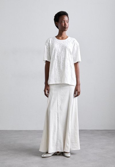 MUNTHE OAJI - T-shirt basique - white