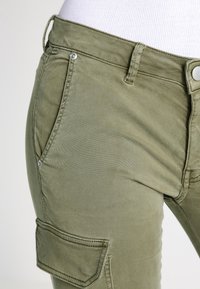 Pepe Jeans Tygbyxor - olive