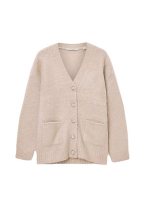 Pehmeästä, pörröisestä materiaalista valmistettu beige neuletakki. Siinä on V-aukko, kuusi koristeellista nappia, kaksi etutaskua ja rento istuvuus.