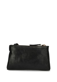 Pochette nera in pelle con zip, di texture liscia, forma rettangolare e un piccolo anello per un facile trasporto. Presenta hardware della zip in tonalità oro.